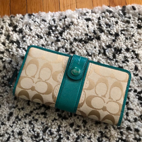 Coach Handbags - Couch wallet